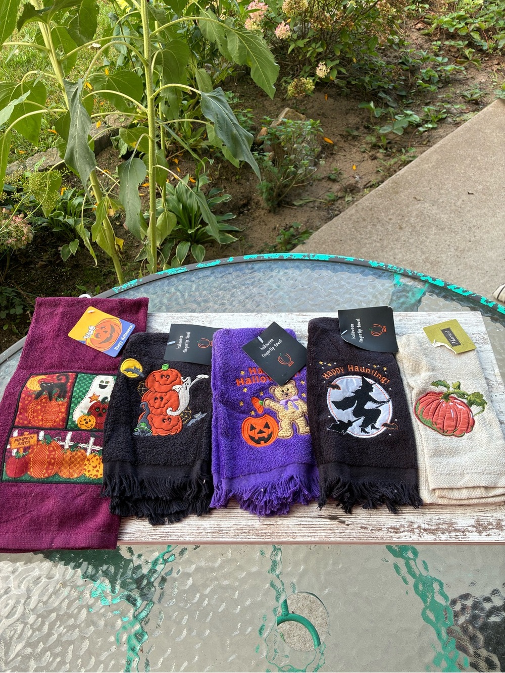 NWT Halloween hand and finger tip towels.
